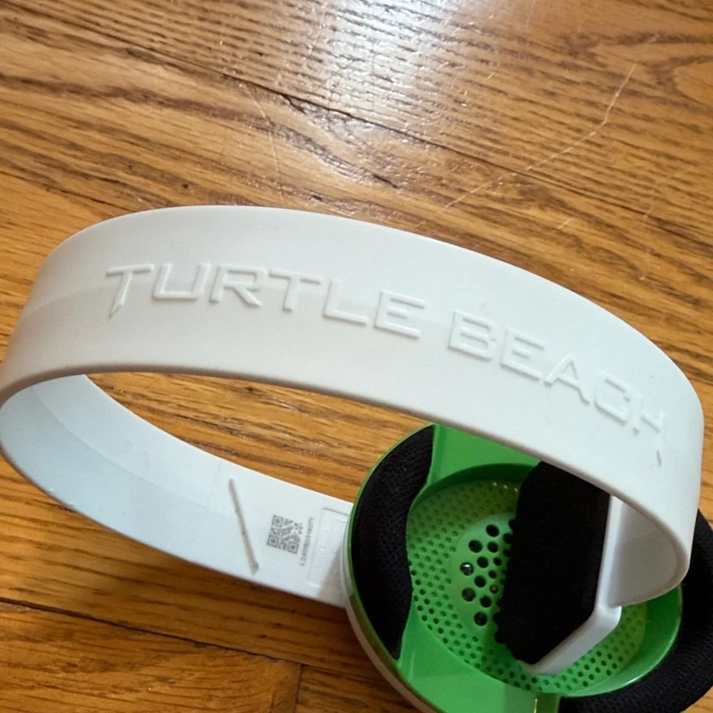 Turtle Beach White and Green Gaming Headset with Mic Like NEW